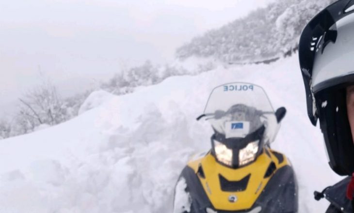 Policia shpëton katër persona që ishin ngujuar në bjeshkë nga bora