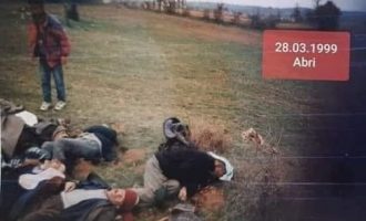 Milaim Zeka publikon fotografi nga masakra në fshatin Abri
