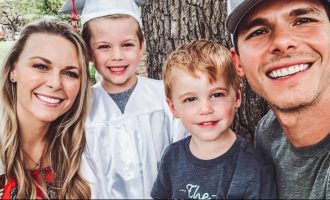 Familja e çiftit të famshëm po rritet pas një tragjedie të rëndë