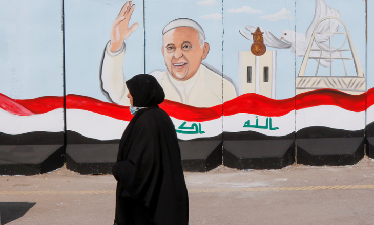 Papa Françesku fillon një vizitë historike në Irak