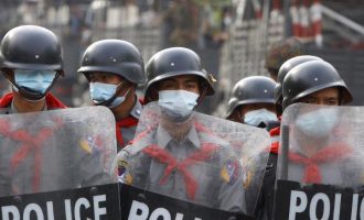 Mianmar: Protestat vazhdojnë ku shënohen dy viktima ndërsa politikani i rrëzuar kërkon revolucion