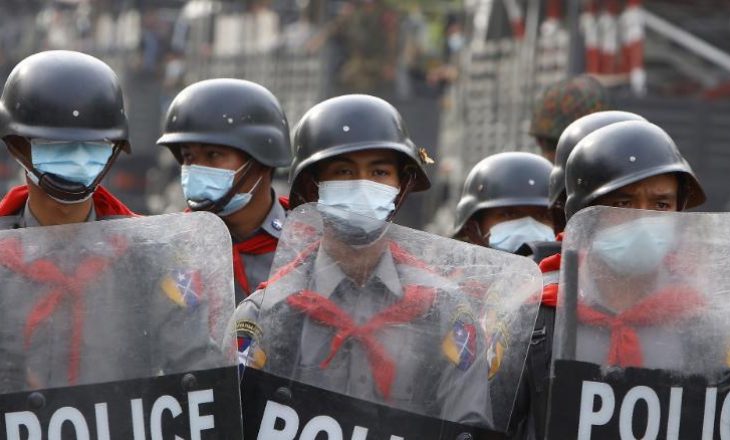 Mianmar: Protestat vazhdojnë ku shënohen dy viktima ndërsa politikani i rrëzuar kërkon revolucion