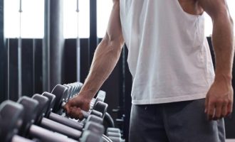 Steroidet për muskuj shkaktojnë dëmtime afatgjate në testikuj