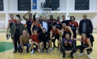 Vëllaznimi mposht Golden Eagle Yllin