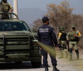 Vriten 13 policë e hetues në Meksikë