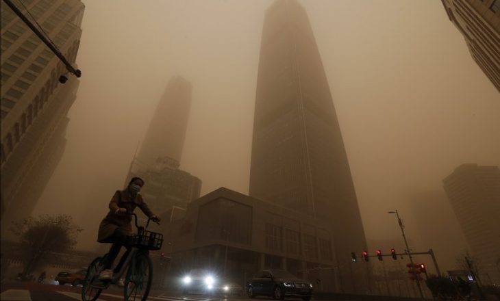 Stuhia më e keqe e rërës në një dekadë godet kryeqytetin kinez