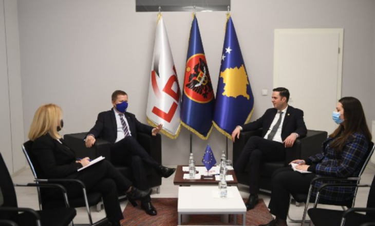 Shefi i BE-së në Kosovë – Abdixhikut: Opozita të marrë pjesë në proceset demokratike