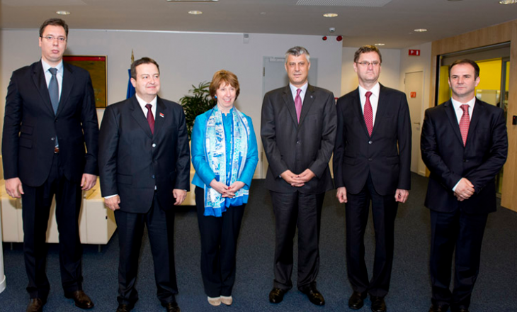 BE: Thaçi ishte i përfshirë në fotografitë për 10 vjetorin e dialogut Kosovë-Serbi