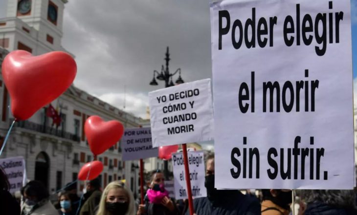 Spanja legalizon eutanazinë dhe vetëvrasjen e asistuar