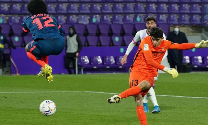 Portieri shpëton Sevillën nga humbja në La Liga, shënon gol në çastet e fundit të takimit
