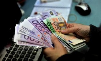 Përgjysmohen investimet e huaja në Kosovë