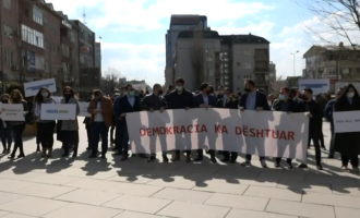 Dyshohet për manipulim të votave nga Lista Serbe, mbahet protestë në Prishtinë