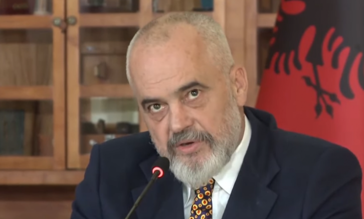 Rama: Politikanët shqiptarë duhet të vaksinohen të fundit
