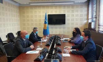 Kurti dhe Osmani vazhdojnë konsultimet, takohen me përfaqësuesin e goranëve