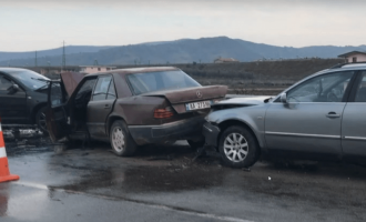 Babai i moderatores shqiptare ndërron jetë në një aksident të rëndë