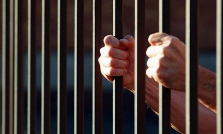 Kreu vjedhje në një banesë në Ferizaj, dënohet me mbi 3 vjet burgim