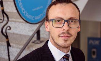 Zëdhënësi i PDK-së: Kurti nuk duhet të vaksinohet i pari