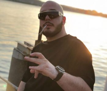 Reperi shqiptar publikon fotografinë e parë me të birin