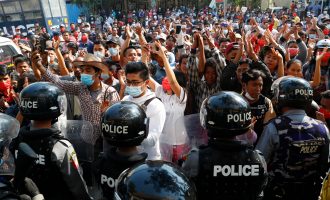 ‘Qelloni derisa të vdesin’: Polici që iku nga Mianmari zbulon urdhrat e eprorëve të tij