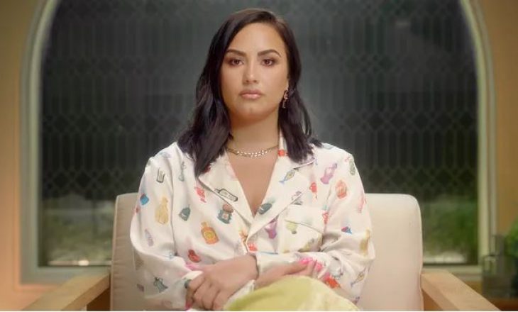 Demi Lovato: “Humba virgjërinë përmes përdhunimit”