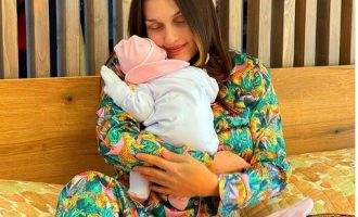 Eliona Pitarka zbulon emrin e veçantë të foshnjës së saj