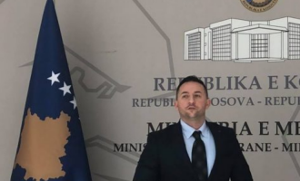 Ministri Mbrojtjes ndalon pirjen e duhanit brenda objektit të ministrisë