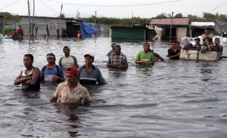 Nga përmbytjet e shkaktuara nga shirat në Kolumbi, 45 persona kanë humbur jetën