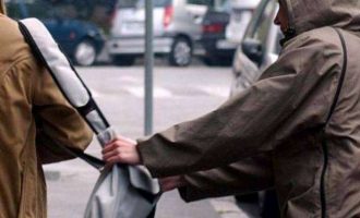 Nën kërcënim armë i’u vidhet kuleta dhe telefoni