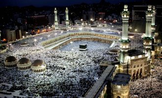 Arabia Saudite vendosë kusht vaksinimin anti-COVID për haxh