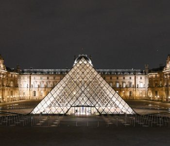 Vizitoni Muzeun e Luvrit nga komoditeti i shtëpisë suaj