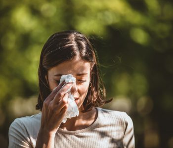 Po vuani nga COVID-19 apo alergjitë sezonale?