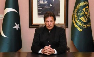 Kryeministri pakistanez do të përballet me votën e besimit pas goditjes së Senatit