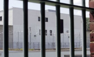 Pas 25 vitesh burg, lirohen tre amerikanë pasi u shpallën të pafajshëm