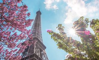 Parisi goditet me valën e tretë të COVID-19, qyteti bllokohet për një muaj