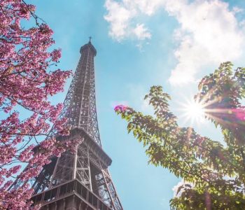 Parisi goditet me valën e tretë të COVID-19, qyteti bllokohet për një muaj