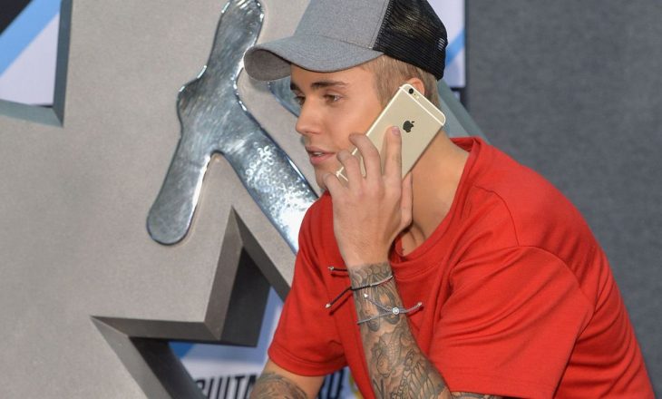 Ndryshe nga shumë njerëz, Justin Bieber nuk ka një telefon celular