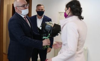 Nitaj me lule ia dorëzon detyrën e ministres së ekonomisë Artane Rizvanolli