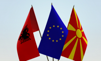 Parlamenti Evropian kërkon nisjen e negociatave me Shkupin dhe Tiranën