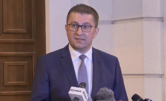 Mickoski letër ndërkombëtarëve: Tash nuk është koha për regjistrim