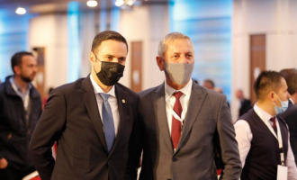 Anton Quni tregon pse u tërhoq sot nga gara, “shkrihet” për kryetarin e ri