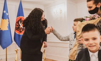 Osmani viziton Qendrën “Autizmi flet”