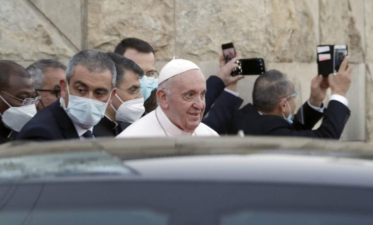 Papa Françesko takohet me liderin e myslimanëve shia në Irak