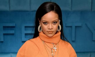 Këngëtari shqiptar takon Rihannën në New York