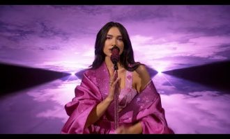 Mbylli natën me një nga çmimet kryesore – Duhet të shihni performancën e Dua Lipës në “Grammy”