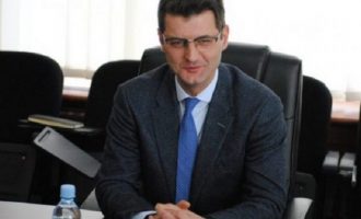 Shkarkohet sekretari i Presidencës së Kosovës