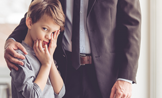 Mënyrat se si prindërit inkurajojnë sjellje të keqe tek fëmijët