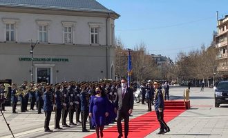 Vjosa Osmani pranon zyrtarisht detyrën e presidentes