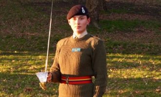 Dy kadetë të FSK-së diplomojnë sot në akademinë ushtarake të Mbretërisë së Bashkuar