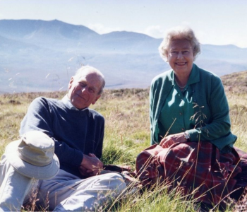 Mbretëresha e Anglisë ndanë fotografinë e preferuar me Princin Philip