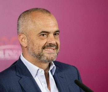 Edi Rama zbulon padashje shtatzëninë e moderatores shqiptare